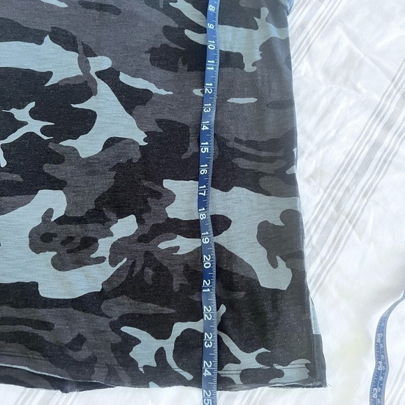 FREE PEOPLE WE THE FREE SZ S CAMO TEE RAW EDGES ROLLED SLEEVES SHEER LIGHTWEIGHT - Picture 10 of 10